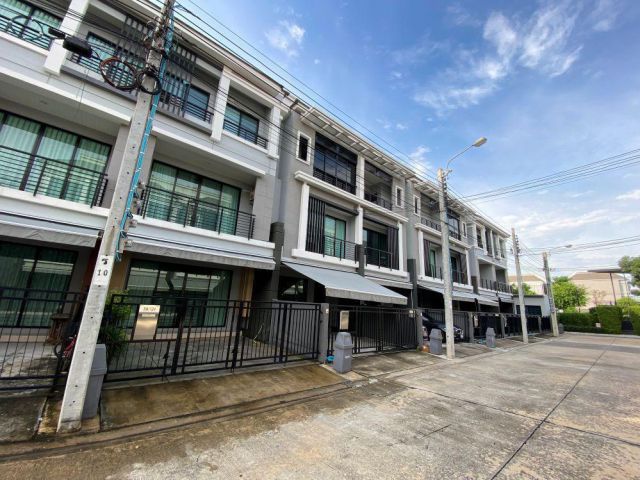 ให้เช่าทาวน์โฮม 3 ชั้น หมู่บ้านบ้านกลางเมืองสุขสวัสดิ์ 3 ห้องนอน 3 ห้องน้ำ พื้นที่ใช้สอย 166 ตร.ม.