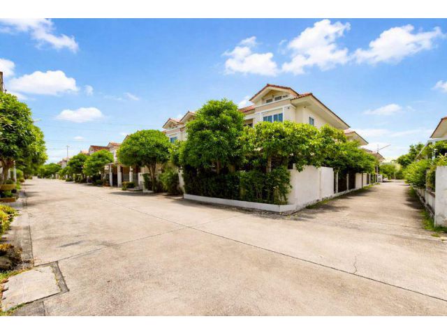 ขายทาวน์โฮม 2 หลังคู่ ตีทะลุ 2 ชั้น หมู่บ้านธีรินทร์ทาวน์ เพชรเกษม 48 แยก 20 แขวงบางด้วน เขตภาษีเจริญ กรุงเทพมหานคร