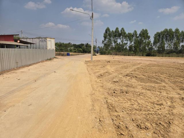 ขายที่ดินหัวหว้าสีม่วง 6 ไร่ ถมแล้วติดถนนคอนกรีต หลังนิคมโรจนะปราจีนใกล้อบต.หนองโพรง2กม. อ.ศรีมหาโพธิ ปราจีนบุรี