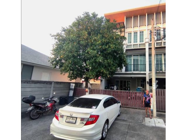 ทาวน์โฮม 3 ชั้น Golden City ปิ่นเกล้า-จรัญสนิทวงศ์ หลังมุม ขนาด 31.7 ตารางวา 5 ห้องนอน ถนนบางกรวย-ไทรน้อย