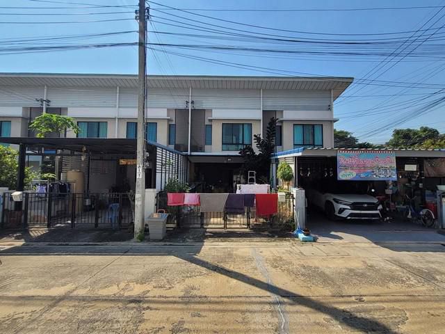 ขายทาวน์เฮ้าส์  หมู่บ้านโมดิวิลล่า บางบัวทอง ถนนกาญจนาภิเษก นนทบุ