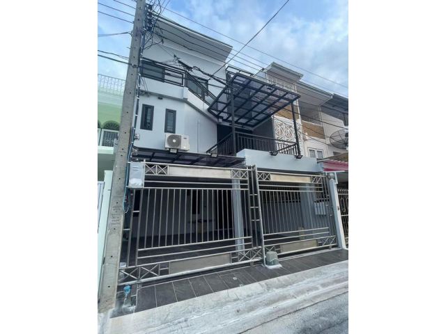 ขายทาวน์โฮม 3 ชั้น 2 คูหา 30 ตรว. แต่งใหม่ทั้งหลัง ใกล้ MRT วงศ์ส