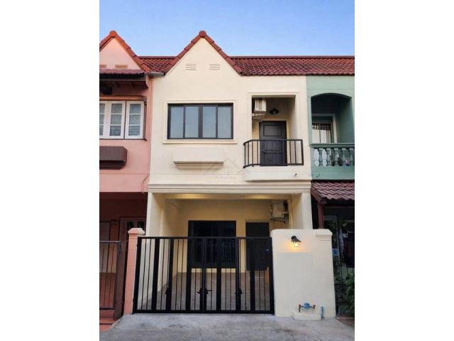 ขายทาวน์โฮม 2 ชั้น รีโนเวทใหม่ หมู่บ้านปรีชา 8 หัวหมาก27 พร้อมเข้