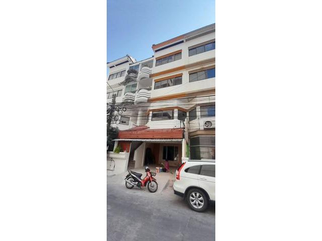 ให้เช่าทาวโฮม4ชั้น  ซอยวิภาวดี 22 เขตจตุจักร  ใกล้ MRT พหลโยธิน