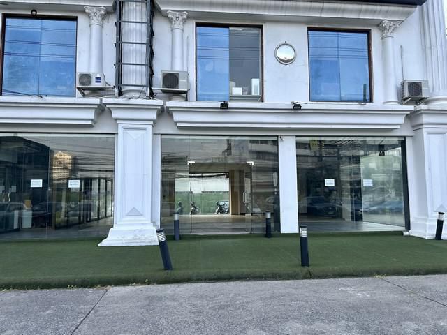 ให้เช่าพื้นที่ชั้น 1 ขนาด 161 ตรม. ริมถนนรัชดาภิเษก ติด MRT สุทธิ