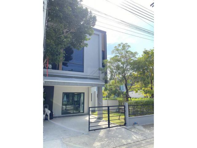 ให้เช่าทาวน์โฮม 2 ชั้นแปลงมุม หน้าสวน 3 ห้องนอน PLENO สุขุมวิท-บา