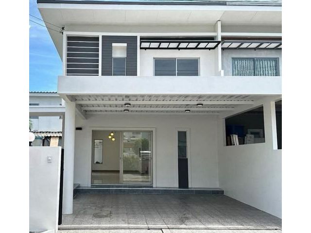 ขายบ้านแฝด 2 ชั้น รีโนเวทใหม่ โซนทุ่งกราด-แหลมฉบัง บางละมุง ชลบุร