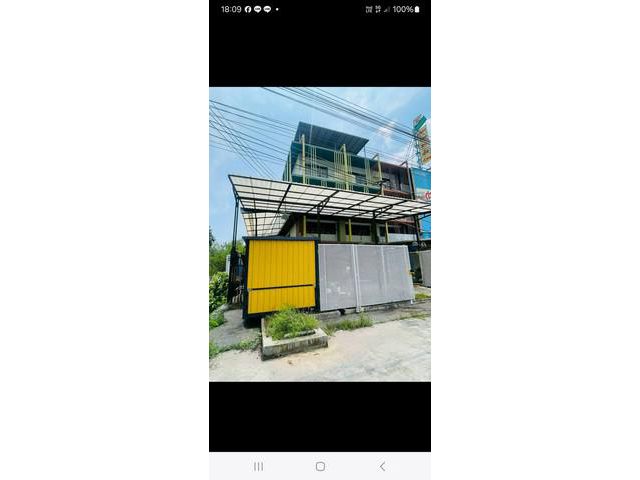 อาคารพาณิชย์ 4 ชั้น 2 คูหา ติดถนนสุขุมวิท ทำเลขั้นเทพ