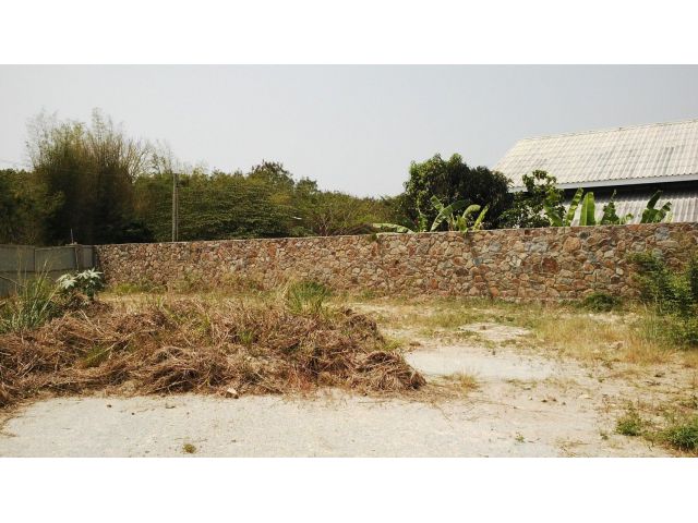 ขายที่ดินเหมือง 1 ไร่ ถมแล้วล้อมรั้วติดสนามกอล์ฟ เมาน์เทน ชาโดว์ ใกล้ถนนข้าวหลาม-เลี่ยงหนองมน-3กม. อ.เมืองชลบุรี