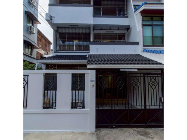 บ้านทาวน์โฮม 3 ชั้นบน “ทำเลที่หาไม่ได้แล้ว” กลางสาทร-เย็นอากาศ-พระราม 4 ซอยศรีบำเพ็ญ