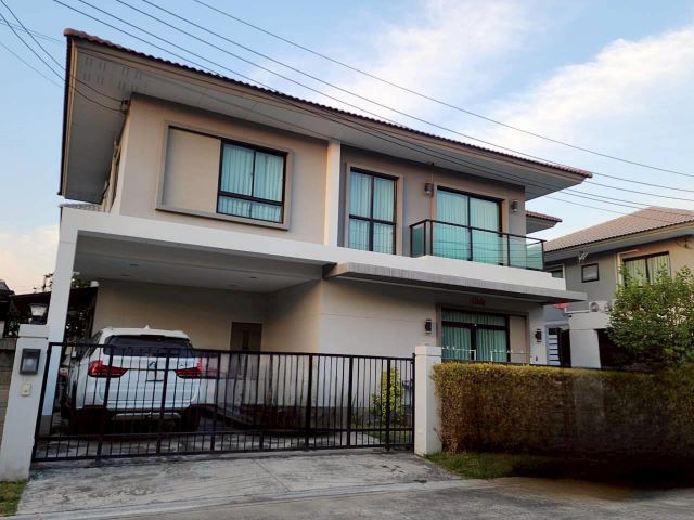 ขายบ้านเดี่ยว 2 ชั้น 60.7 ตรว. หมู่บ้านคาซ่าแกรนด์สุขาภิบาล 5 ตกแต่งพร้อมอยู่ ทำเลดี ใกล้ทางด่วนสุขาภิบาล 5 สิ่งอำนวยควา