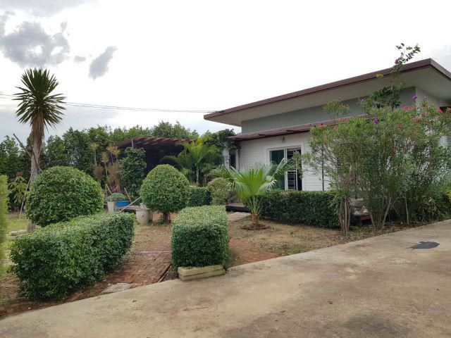 ขายที่ดินพร้อมบ้านสวน นครชัยศรี แปลงสวย ราคาถูก ติดถนนคอนกรีต เนื้อที่ 151 ตรว. ใกล้จุดขึ้นลงทางด่วนบางใหญ่