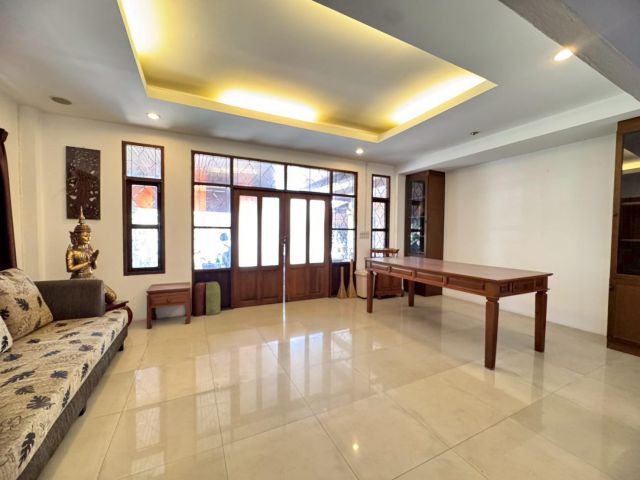 ให้เช่าบ้านเดี่ยว ซอยสุขุมวิท 72 เดินทางสะดวก ใกล้ BTS แบริ่ง (N.1986)