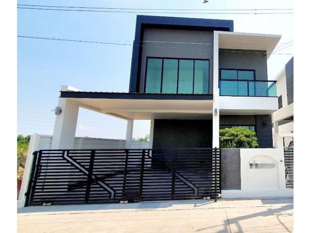 ให้เช่าโฮมออฟฟิศย่านบางนาใกล้ห้างเมกกา บางนา พื้นที่ 42ตรว 4 ห้องนอน3 ห้องน้ำ3  แอร์ จดทะเบียนบริษัทได้