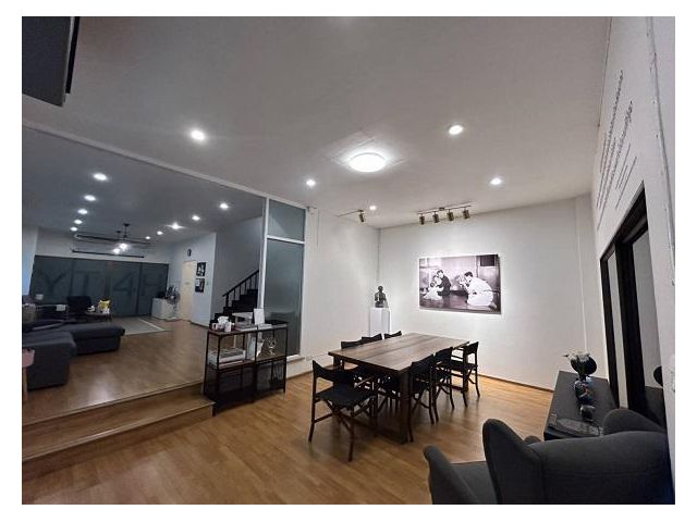 381ให้เช่าทาวน์เฮาส์3 ชั้นทาวอินทาวน์ รามคำแหง ลาดพร้าว 48 ตรว 5 ห้องนอน5 ห้องน้ำ4  แอร์ 2  ที่จอดรถ **ไม่มีเฟอร์นิเจอร์