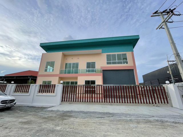 โรงงานสร้างใหม่  1ไร่ อ้อมใหญ่ สีม่วง