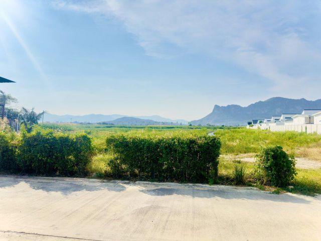 ขายต่ำกว่าราคาประเมิน ที่ดินเปล่า วิวภูเขา ใกล้หาดชะอำ เนื้อทึ่ 16-1-84 ไร่ ถนนเพชรเกษม ตำบลชะอำ อำเภอชะอำ จังหวัดเพชรบุ