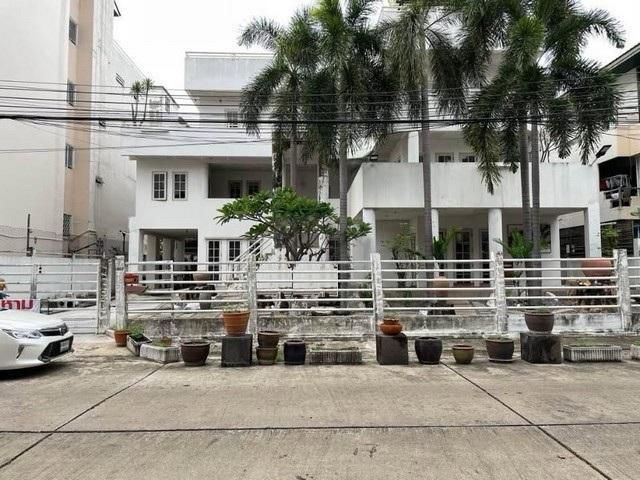 ขายบ้านเดี่ยว 4 ชั้น 120 ตร.วา ทาวน์อินทาวน์ ลาดพร้าว94