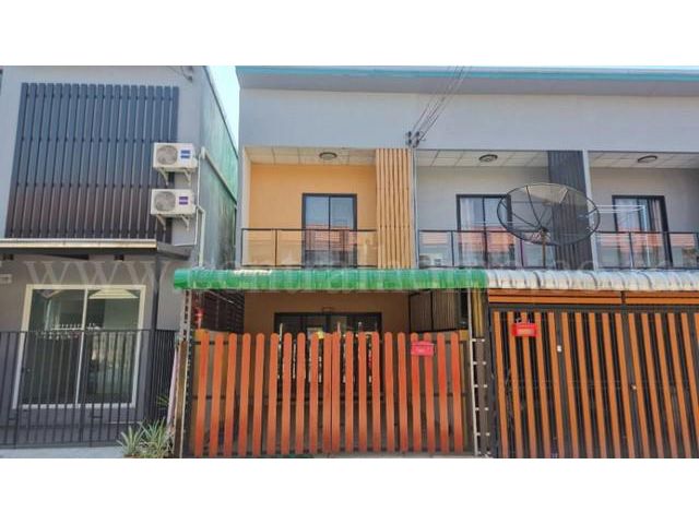 ขายด่วน ทาวน์โฮม ฉัตรไพลิน ลาดหลุมแก้ว รีโนเวท พร้อมอยู่ ราคาถูก