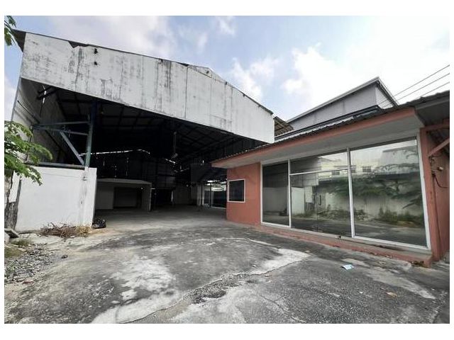 ให้เช่าโกดัง 100 ตรว. ปากซอยนาคนิวาส 18 ลาดพร้าว 71 ทำเลดี เลียบ