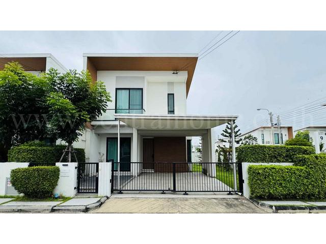 ลดราคาด่วน บ้านแฝด โคโม่ เบียงก้า บางนา หลังมุม ใกล้เมกาบางนา