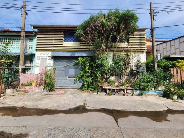 ขายทาวน์เฮ้าส์  ถนนนนทบุรี-บางบัวทอง ตำบลบ้านใหม่ อำเภอปากเกร็ด