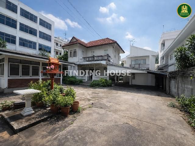 ขายบ้านเก่า 100 ปี ซอยสามเสน 26 ตรงข้ามโรงเรียนราชินีบน