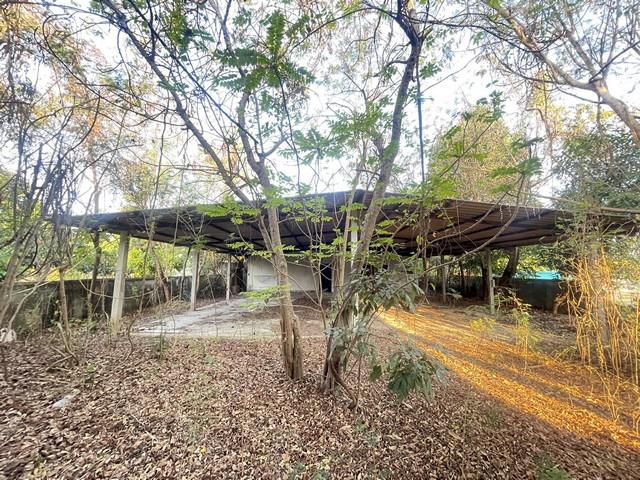 ขายที่ดินพร้อมสิ่งปลูกสร้าง  หรือทำบ้านขายได้หน้ากว้าง 50 เมตร