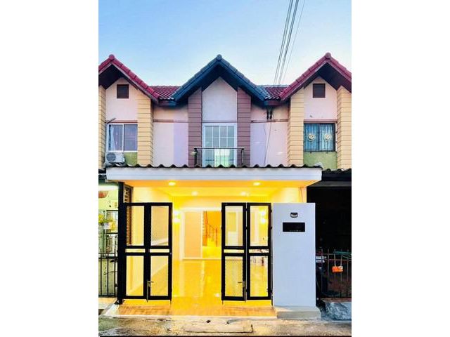 ขายทาวน์เฮ้าส์ 2 ชั้น ม.แฟมิลี่แลนด์นาป่า ชลบุรี