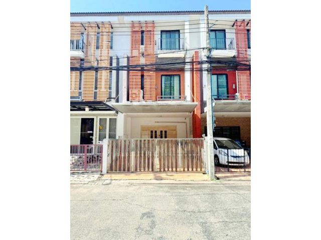 ทาวน์โฮมให้เช่า 3 ชั้น  3 นอน 3  สุขุมวิท 101-1 BTS อุดมสุข 900 ม