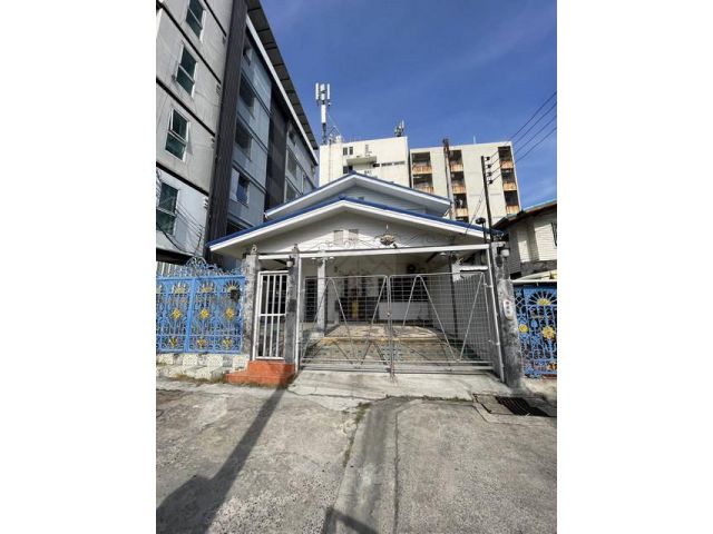 ให้เช่าบ้าน 2 ชั้น 50 ตรว. 5 นอน รัชดาซอย7 ใกล้ MRT ศูนย์วัฒนธรรม