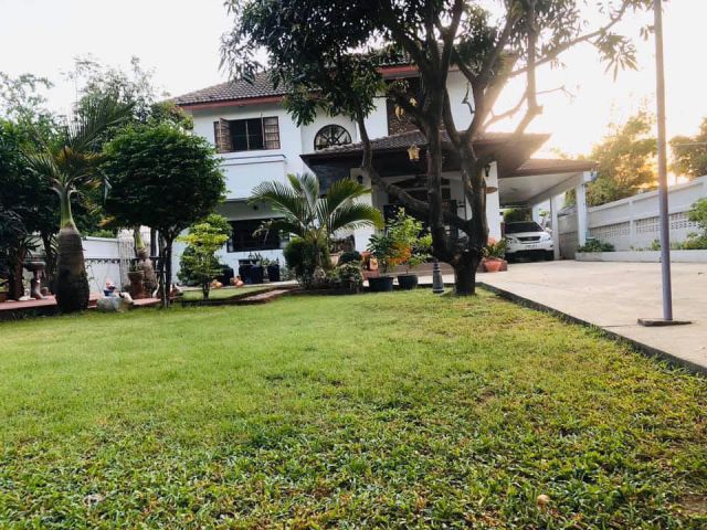 ขายที่ดินพร้อมบ้านทำเลดีใกล้เลียบทางด่วนเอกมัยรามอินทรา 0863377287-0863557948