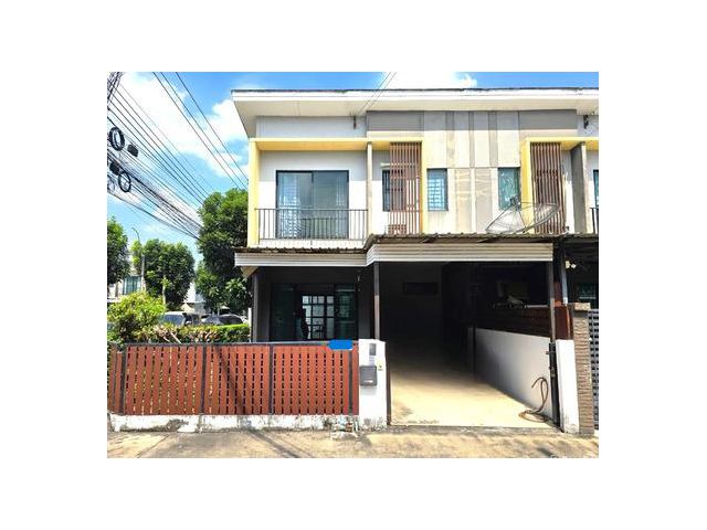 ขายด่วน! ทาวน์โฮม 2 ชั้น บ้านหลังมุม พื้นที่กว้าง  หมู่บ้าน เดอะคอนเนค 28 วัชรพล - เพิ่มสิน ทำเลดี