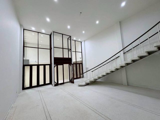 ขายด่วน ทาวน์เฮ้าส์ 7 ชั้น ย่านสยาม บรรทัดทอง พร้อมอยู่ (N.1989)