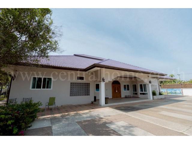 บ้านพักตากอากาศ 2 หลัง พร้อมที่ดิน 2 ไร่ บางละมุง - ชลบุรี