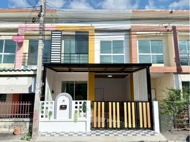ขาย ทาวน์เฮ้าส์ เพ็ญศิริ โคกแฝด หนองจอก รีโนเวทใหม่พร้อมอยู่