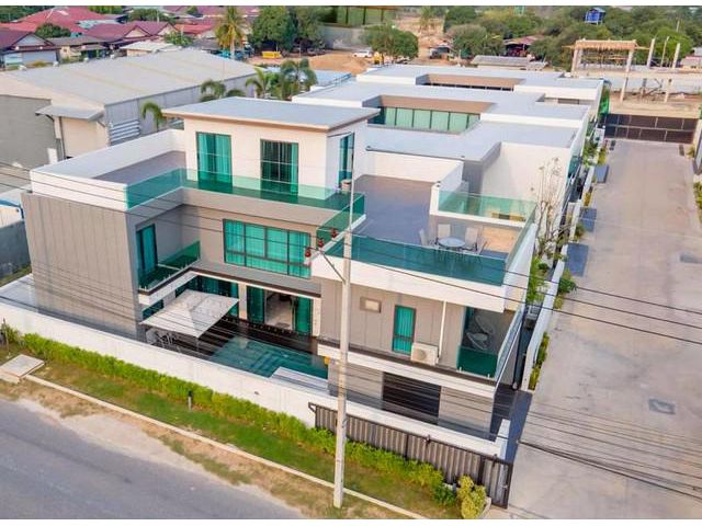 ให้เช่าพูลวิลล่าหรู 6 ห้องนอน สไตล์โมเดิร์น – ทุ่งกลม ตาลหมัน พัท