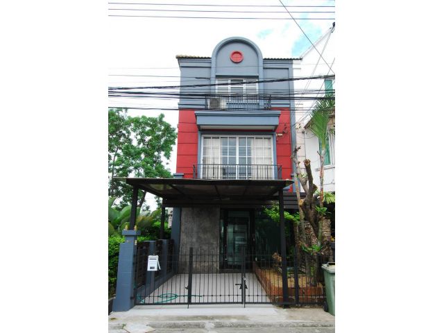 ทาวน์โฮมให้เช่า หมู่บ้านชาลิสา ลาดพร้าววังหิน 34 6ห้องนอน