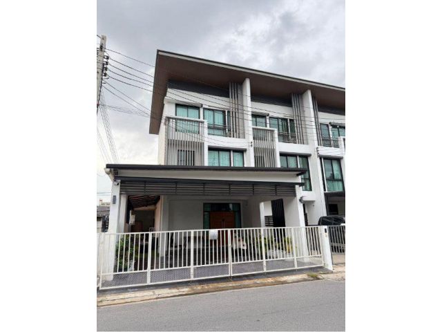 ขายทาวโฮม 3 ชั้น ลาดพร้าว 80 แยก 26 แขวงวังทองหลาง เขตวังทองหลาง กรุงเทพมหานคร