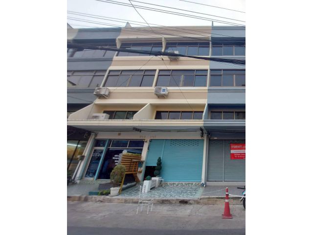 ขายอาคารพาณิชย์ 3 ชั้นครึ่ง 2คูหา ซอยลาดพร้าว132 (วัดกลาง)