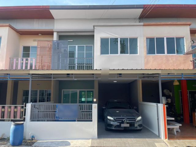 ขายทาวน์โฮม ทรัพย์ยั่งยืน ตำหรุ บางปูใหม่ สมุทรปราการ รีโนเวทใหม่ มีพื้นที่หลังบ้านกว้าง