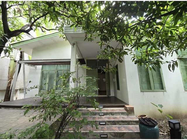 บ้านพร้อมที่ดิน ถนนพญาไท ซอยประดิพัทธ์ เนื้อที่ 214 ตรว.