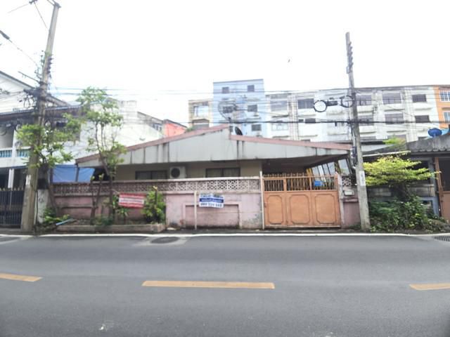 ขายที่ดินเปล่า พร้อมสิ่งปลูกสร้าง ซอยนาคนิวาส27