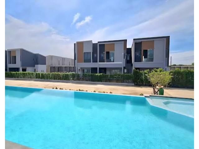 บ้านทาวน์โฮม พลีโน่ใหม่2ชั้น แปลงมุมหน้าสวน