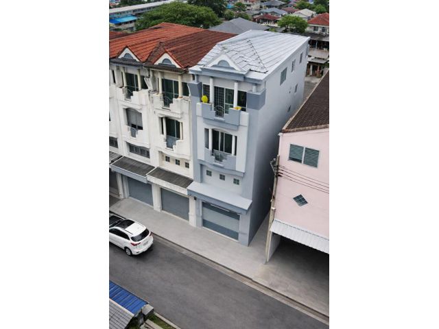 Big C เคหะร่มเกล้า 150 ม.  อาคาร 3.5 ชั้น สารสาสน์ร่มเกล้า 3.9 กม