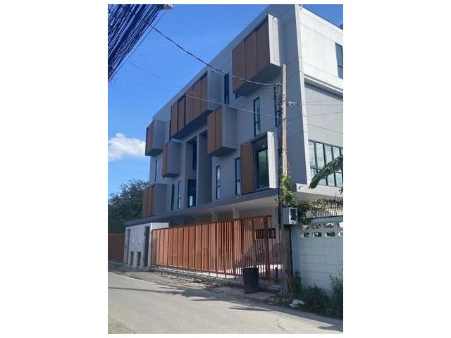 ให้เช่าทาวน์โฮม 3.5ชั้น  ซอยรัชดา32,ซอยลาดพร้าว23