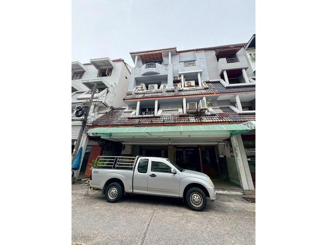 ตึก 2 คูหา ใจกลาง Old Town ภูเก็ต  รีโนเวทให้คูลที่สุด