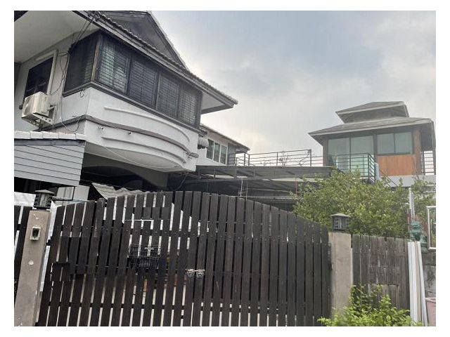 ขายด่วนขายบ้านเดี่ยว 2 ชั้น หมู่บ้านปรีชาสุวินทวงศ์ ขนาดที่ดิน 92 ตารางวา สร้างเต็มพื้นที่ บ้านอยู่ต้นซอย เงียบสงบ เป็น
