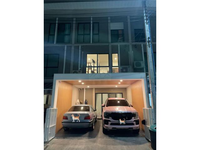 ขายทาวน์โฮม 3 ชั้น 191 ตรม. Patio ศรีนครินทร์-พระราม9 (กรุงเทพกรี