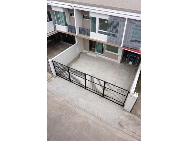 ทาวน์โฮม 2 ชั้นสตรีทมาร์เก็ต800ม. ดูโฮม ทูโก สาขาประชาอุทิศ 90